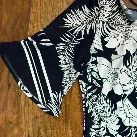 Glamour Navy and White Floral Print Maxi Dress With Bell Sleeves - Picture 2 of 10